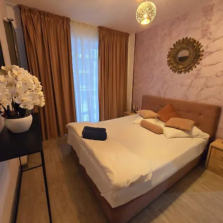 Azizi Luxury Family - Piscina Plaja Centru Alezzi Daire *